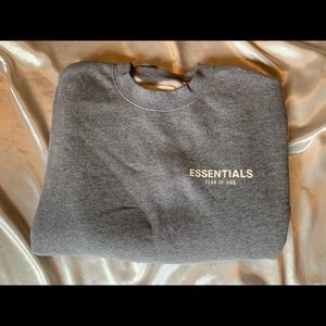(NWT) SOLD OUT Fear Of God Essentials crewneck M